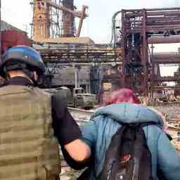 Evakuierte Stahlfabrik Mariupol erzaehlt ihre Geschichte „So lange die Sonne