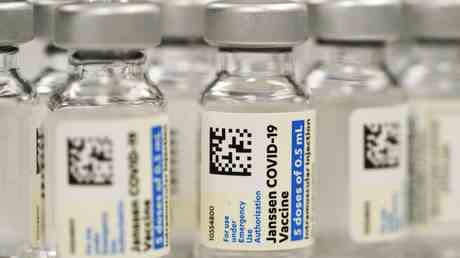 FDA schraenkt Covid Impfstoff wegen Sicherheitsproblemen ein — World