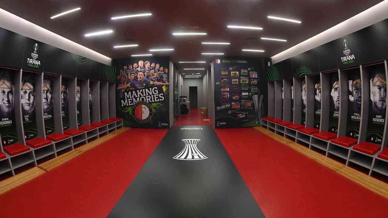 Feyenoords Umkleidekabine in der Arena Kombëtare in Tirana.