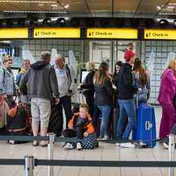 Flugtickets wegen Menschenmassen am Flughafen storniert Das sind Ihre Rechte