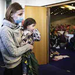 Gastfamilien die ukrainische Fluechtlinge aufnehmen erhalten Besuch von der Gemeinde