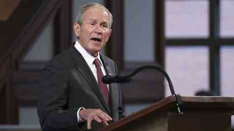 George W Bush skizziert die Mission der Ukraine als Witzbold