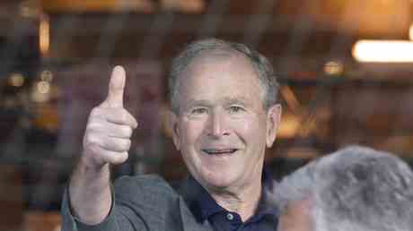 George W Bush spricht ueber „ungerechtfertigte Invasion des Irak —