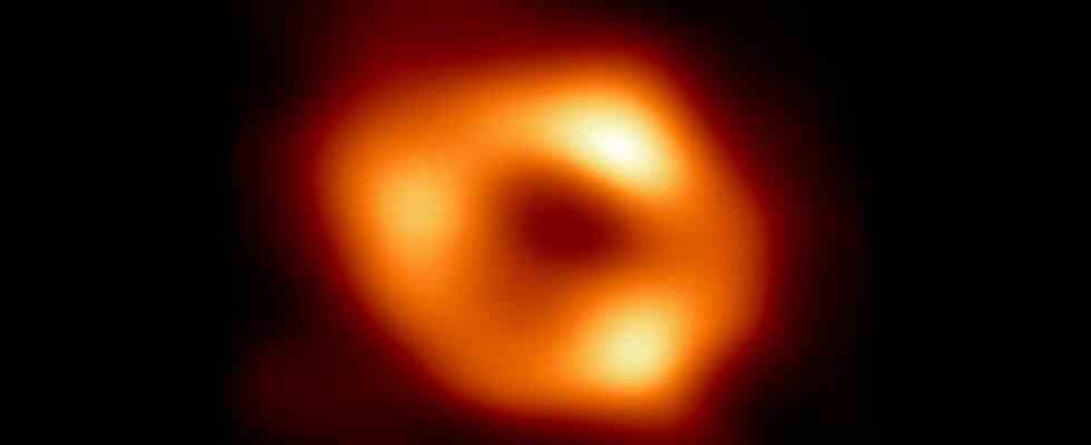 Im ersten Bild des supermassiven Schwarzen Lochs im Zentrum unserer