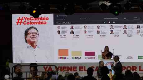 Kolumbien steuert auf die Stichwahl bei den Praesidentschaftswahlen zu —