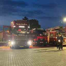 Konvoi aus IJsselmuiden liefert Feuerwehrautos in die Ukraine