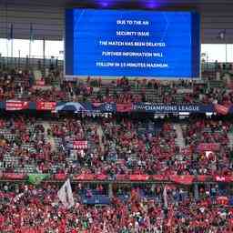 Liverpool Real startet mindestens 30 Minuten spaeter Fans klettern ueber Zaeune