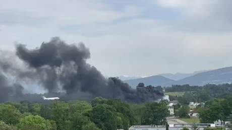 Massives Feuer stoppt Ankunft am Schweizer Flughafen VIDEO — World