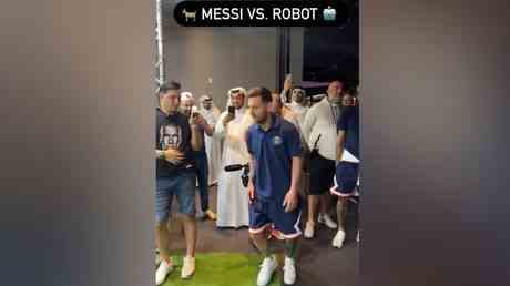 Messi Elfmeter wird von Roboter Torhueter gehalten VIDEO – Sport