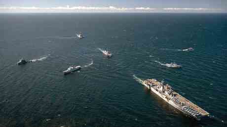 NATO Anwaerter beherbergt amerikanische franzoesische und deutsche Kriegsschiffe — World
