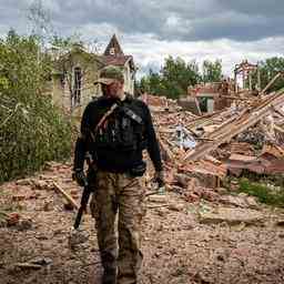Russische Truppen verstaerken die Bombenangriffe im Donezbecken weiter JETZT
