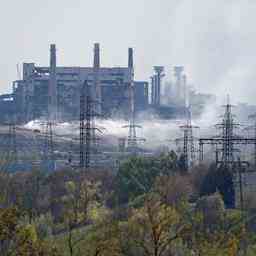 Russland greift die Stahlfabrik Mariupol an bevor alle Zivilisten evakuiert