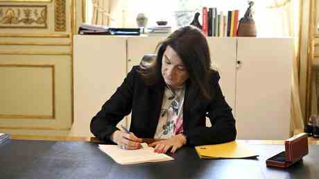Schwedischer Aussenminister unterzeichnet foermlichen Beitrittsantrag zur NATO — RT Deutsch