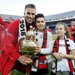 Sohn von Orange Torschuetzenkoenig Van Persie unterschreibt ersten Profivertrag bei Feyenoord