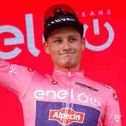 Van der Poel behaelt das Rosa Trikot beim Giro dItalia
