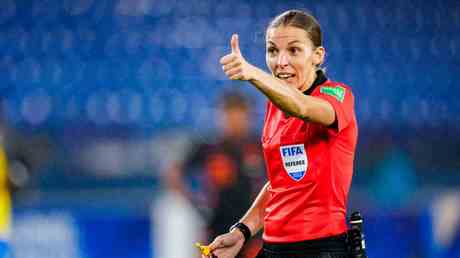 Weibliche Schiedsrichter fuer die Weltmeisterschaft in Katar ausgewaehlt — Sport
