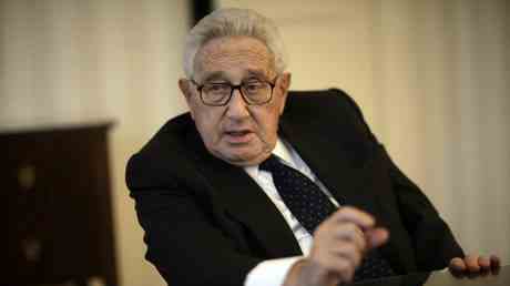 Wenn Henry Kissinger Ratschlaege zur Beendigung des Ukraine Konflikts gibt sollte
