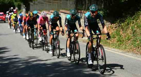 Yates gewinnt schwere Huegeletappe beim Giro dItalia Carapaz vertreibt Lopez