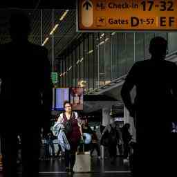 „Normaler arbeitsreicher Tag auf Schiphol aufgrund von Sicherheitspersonalmangel JETZT