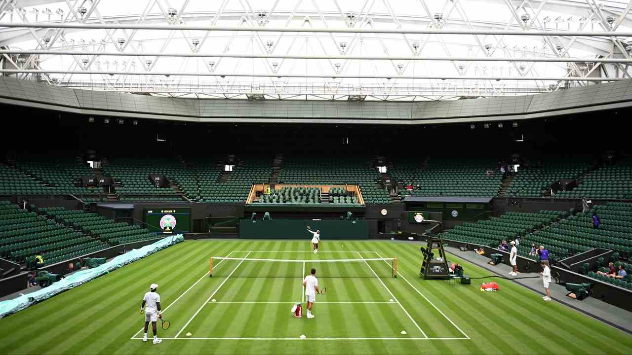 Serena Williams trainierte am Freitag auf dem (überdachten) Centre Court von Wimbledon.
