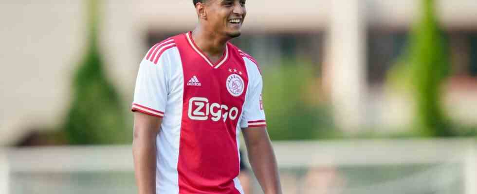 Ajax Spieler Ihattaren bedankt sich bei „grossem Bruder Vanenburg dafuer dass