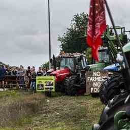 Bauern sorgen mit „wilden Aktionen fuer Chaos auf Autobahnen im