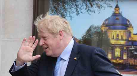 Boris Johnson wegen Operation ins Krankenhaus eingeliefert — World