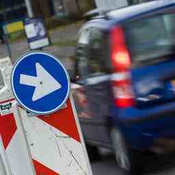 Defektes Auto verursacht Verkehrslaerm im Zentrum von Groesbeek JETZT