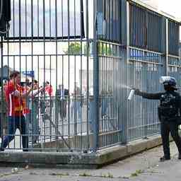 Der Pariser Polizeichef entschuldigt sich fuer den Einsatz von Traenengas