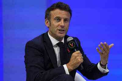Der franzoesische Praesident Emmanuel Macron droht die parlamentarische Mehrheit zu