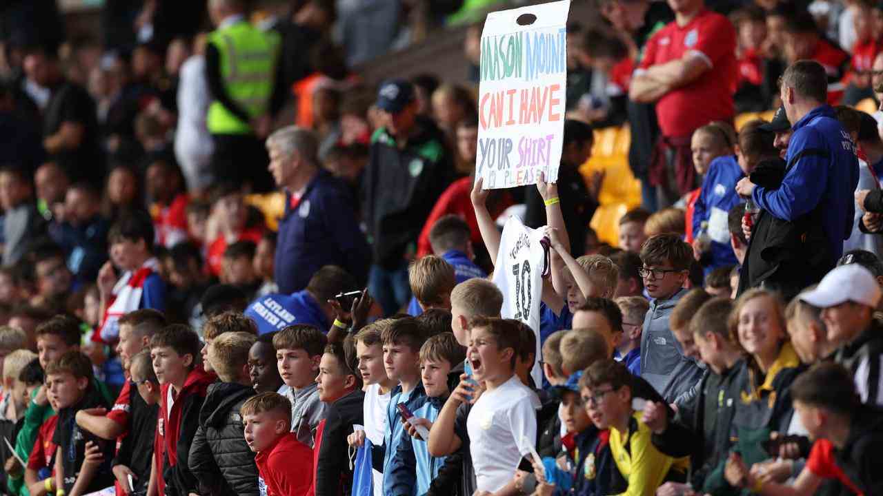 Nur etwa dreitausend Kinder durften das Wolverhampton-Stadion betreten.
