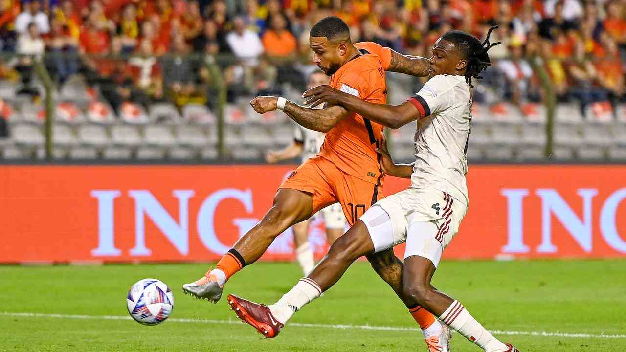 Memphis Depay bringt die Orange auf 0:2 gegen Belgien.