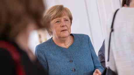 Merkel aeussert sich erstmals zum Russland Ukraine Konflikt — RT Deutsch