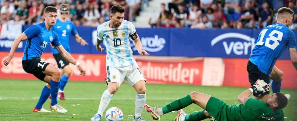 Messi trifft fuenf Mal gegen Estland und ueberholt Puskas auf