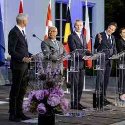 NATO Mitglieder verpflichten sich nach Gipfeltreffen in Den Haag weitere schwere