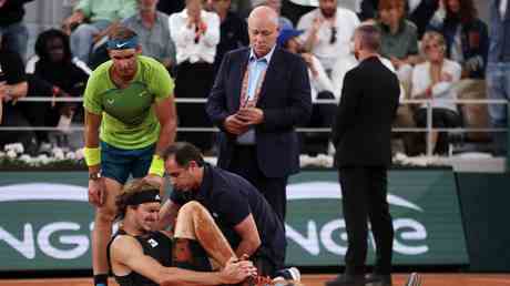 Nadal erreicht nach Zverev Freak Verletzung das 14 Finale der French Open