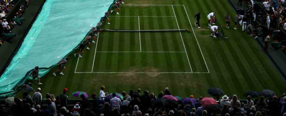Nadal gewinnt das von Regen unterbrochene Match und erreicht die