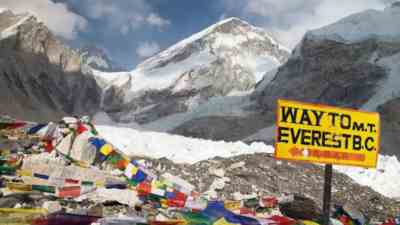 Nepal erwaegt die Verlegung des Everest Basislagers wegen der Gefahr eines