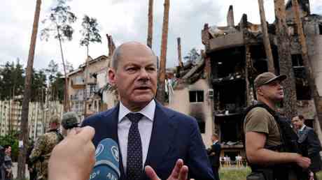 Scholz fordert Ende des Ukraine Konflikts und bietet Kiew Waffen an