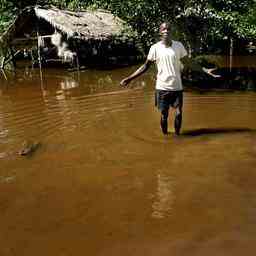 Surinamesische Fernsehsender wegen Ueberschwemmung gesperrt JETZT