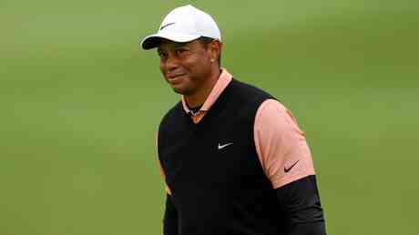 Tiger Woods erreicht einen Meilenstein fuer seltenes Geld — Sport