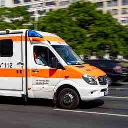 Tote und Verletzte nachdem ein Autofahrer in Deutschland eine Gruppe