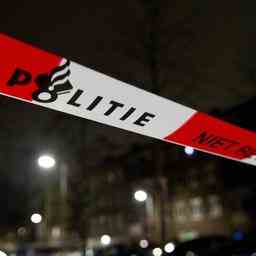 Toter in brennendem Auto in Den Haag gefunden JETZT