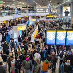 Trotz Problemen begruesste Schiphol im Mai weitere fuenf Millionen Passagiere