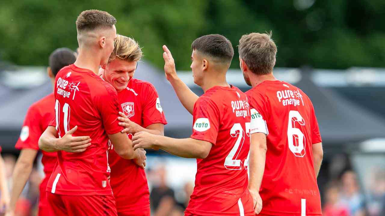 Der FC Twente startet das europäische Abenteuer in der dritten Vorrunde der Conference League.