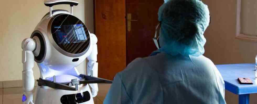Altenpflege muss digitalisieren aber nur Roboter sind nicht die Loesung
