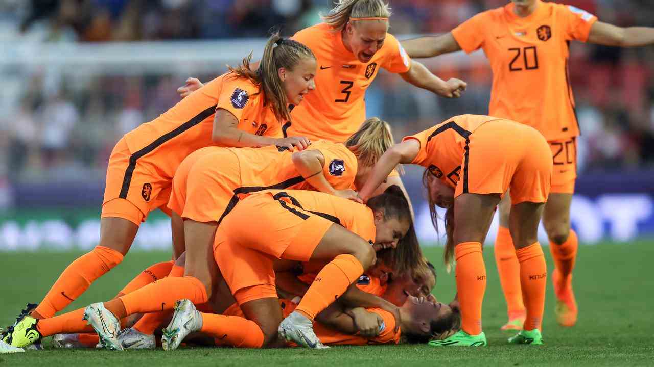 Freude bei den Orange-Frauen nach dem 3:2 von Daniëlle van de Donk.