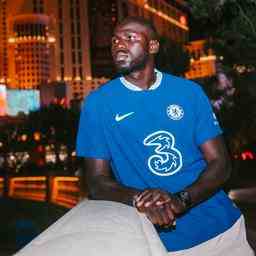 Chelsea uebernimmt Verteidiger Koulibaly von Napoli fuer 40 Millionen Euro