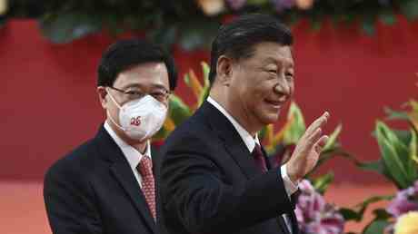 China schwoert auf Hongkongs neuen Fuehrer — World