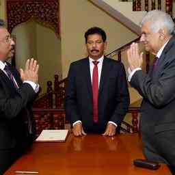 Das srilankische Parlament waehlt den unbeliebten sechsmaligen Premierminister zum neuen